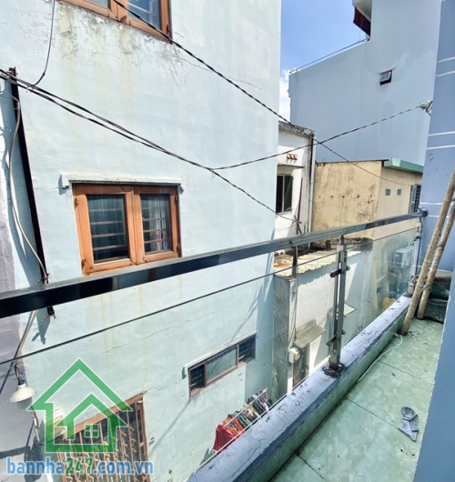 CHỈ 4.65 TỶ – NHÀ CHÍNH CHỦ LÂU NĂM – GẦN CHỢ VẢI TÂN PHÚ – 2 TẦNG BTCT – 40M² Diện tích: 40m² (4 x 10m), sổ vuông A4 đẹp. Kết cấu: 1 trệt 1 lầu, BTCT kiên cố