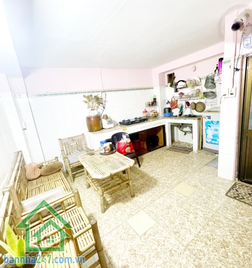 GIÁ 4.5 TỶ (TL) - NHÀ TÂN PHÚ – 56M² – 2 TẦNG – 6PN - 6WC– CHO THUÊ DÒNG TIỀN 15TR/THÁNG. * Diện tích: 56m² (4x14), sổ nở hậu nhẹ. * Kết cấu: 2 tầng kiên cố,. Tương lai ra mặt tiền công viên Hiền Vương. 
