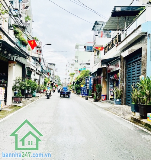 MTKD ĐƯỜNG NHỰA 10M – NHÀ 2 TẦNG BTCT – BÌNH TRỊ ĐÔNG, BÌNH TÂN – DT 68M2 (4x17) – 2PN, 2WC Kết cấu: 1 trệt 1 lầu kiên cố, sàn bê tông cốt thép, 2PN, 2WC. giáp Tân Phú và Quận 6, gần chợ, siêu thị, trường học, nhà thờ. Đường nhựa trước nhà 10m