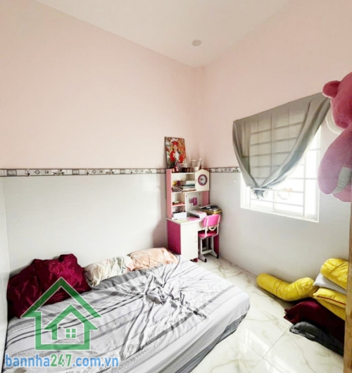 CHỈ 4,6 TỶ - NHÀ ĐẸP – 36.5m²  - 3 TẦNG – HẺM XE HƠI – ĐƯỜNG TÂN THÀNH, TÂN PHÚ - 3PN – 3WC   Diện tích: 36.5m² (4.3 x 8.5m), sổ hồng riêng, vuông vức. Kết cấu: 1 trệt, 1 lửng, 1 lầu, 3 PN, 3WC. Nhà đã sửa mới, dọn vào ở ngay.