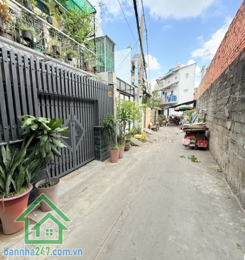 CHỈ 5 TỶ TL - BÁN NHÀ ÂU CƠ – NHÀ MỚI Ở NGAY – LÔ GÓC – HẺM XE HƠI DT: 46m², sổ A4, hoàn công đầy đủ. Kết cấu: 1 trệt 1 lầu, 4PN, 3WC, thoáng mát, có cửa hông.