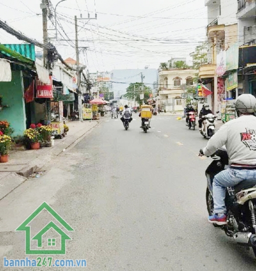 CHỈ 4,6 TỶ - NHÀ ĐẸP – 36.5m²  - 3 TẦNG – HẺM XE HƠI – ĐƯỜNG TÂN THÀNH, TÂN PHÚ - 3PN – 3WC   Diện tích: 36.5m² (4.3 x 8.5m), sổ hồng riêng, vuông vức. Kết cấu: 1 trệt, 1 lửng, 1 lầu, 3 PN, 3WC. Nhà đã sửa mới, dọn vào ở ngay.