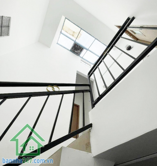 CHỈ 10,5 TỶ - NHÀ QUẬN 10 – 57M² – 4 TẦNG – 7PN – 7WC – HẺM Ô TÔ TRÁNH NHAU  Nhà xây BTCT chắc chắn, 4 tầng, phù hợp gia đình đông người hoặc khai thác cho thuê. Hẻm xe tải tránh. 
