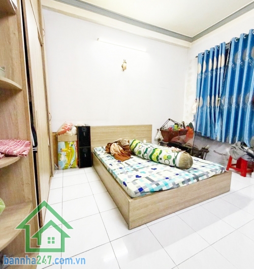 CHỈ 7.85 TỶ - NHÀ ĐẸP 3 TẦNG - HẺM XE TẢI 7M - NGAY LÊ VĂN QUỚI - NGÃ TƯ BỐN XÃ - GIÁP TÂN PHÚ - DT: 52M2 (4x13)M 4PN, 3 WC Diện tích: 52m2. SSổ riêng đẹp, hoàn công đầy đủ, mua bán công chứng nhanh. Liên hệ xem nhà: 0933 144 037