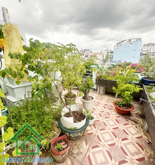 CHỈ 19.5 TỶ – MẶT TIỀN BÀU CÁT, TÂN BÌNH Cơ hội hiếm sở hữu mặt tiền ngay khu Bàu Cát – trung tâm Tân Bình. Nhà BTCT chắc chắn: 1 trệt 2 lầu + sân thượng trước sau. Công năng: 8PN, 6WC, không gian thoáng mát, sạch sẽ.