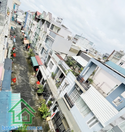 NHỈNH 5 TỶ - NHÀ ĐẸP – DT: 52,4m²  (4,2 x 12,5m) - 4 TẦNG – HẺM XE TẢI – GẦN TÊN LỬA –  4PN, 3WC   Diện tích: 52,4m² (4,2 x 12,5m), sổ vuông vức. Kết cấu: 1 trệt 2 lầu + sân thượng, gồm 4PN, 3WC, phòng giặt, sân phơi, sân thượng cực rộng.