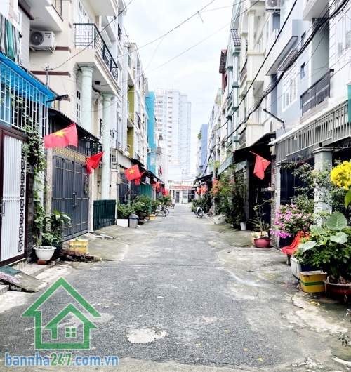 NHỈNH 5 TỶ - NHÀ ĐẸP – DT: 52,4m²  (4,2 x 12,5m) - 4 TẦNG – HẺM XE TẢI – GẦN TÊN LỬA –  4PN, 3WC   Diện tích: 52,4m² (4,2 x 12,5m), sổ vuông vức. Kết cấu: 1 trệt 2 lầu + sân thượng, gồm 4PN, 3WC, phòng giặt, sân phơi, sân thượng cực rộng.
