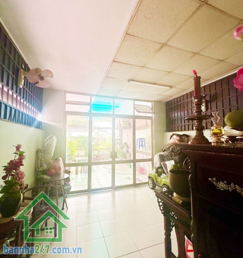 16.5 TỶ – MẶT TIỀN ĐƯỜNG 12M – KHU VIP BÀU CÁT, TÂN BÌNH -  5PN  - 4WC   DT: 71m² (4x18m), ngang đẹp chuẩn phong thủy. Kết cấu 4 tầng: trệt, 2 lầu, sân thượng.