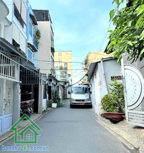 CHỈ 8,6 TỶ – NHÀ ĐẸP KHU VIP BÀU CÁT – TÂN BÌNH – HẺM NHỰA 5M Ô TÔ VÀO TẬN NHÀ - 4PN, 5WC * DT: 4x13m (51m²) – Kết cấu BTCT 4 tầng, gồm 4PN, 5WC, có phòng thờ, giếng trời, sân thượng trước sau thoáng mát.