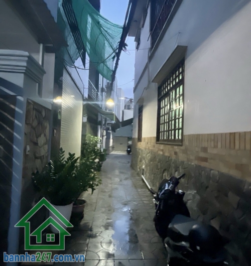 CHỈ 6,9 TỶ – NHÀ 4 TẦNG BTCT – KHU BÀU CÁT * DT: 60m² (4.8 x 13m). * Kết cấu: 1 trệt 3 lầu, tổng 4PN – 3WC. * Hẻm xe hơi, an ninh, yên tĩnh – có cổng rào.
