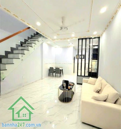CHỈ 4,65 TỶ – NHÀ MỚI XINH - P10. TÂN BÌNH - 2 TẦNG – HẺM BA GÁC – KHÔNG LỘ GIỚI DT: 4x8m (32m² công nhận đủ, vuông A4) Kết cấu: 1 trệt 1 lầu đúc thật – 2PN, 2WC