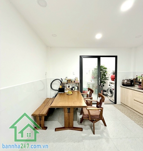 CHỈ 11,5 TỶ - MTKD ĐƯỜNG RỘNG 13M – KHU TÂN THÀNH (TÂN PHÚ) – KD ĐỈNH – NGAY LUỸ BÁN BÍCH – TÂN SƠN NHÌ - DT 81M² (4.1 x 20) – 2 TẦNG – 3PN – 3WC Diện tích – Kết cấu: 4.1 x 20m – công nhận đủ 81m².  2 tầng kiên cố – 3PN – 3WC - Hướng Nam lệch Tây - Đường 