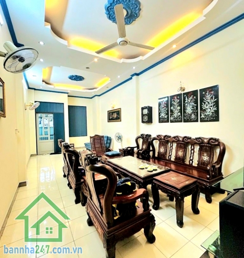 CHỈ 16,5 TỶ – SIÊU PHẨM MTKD GÒ DẦU – TRUNG TÂM TÂN PHÚ - 4 TẦNG – SỔ VUÔNG – HOÀN CÔNG ĐỦ – DÒNG TIỀN SẴN - 3 PN – 4 WC Diện tích: 4m x 19m – vuông vức, đẹp