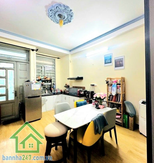 CHỈ 16,5 TỶ – SIÊU PHẨM MTKD GÒ DẦU – TRUNG TÂM TÂN PHÚ - 4 TẦNG – SỔ VUÔNG – HOÀN CÔNG ĐỦ – DÒNG TIỀN SẴN - 3 PN – 4 WC Diện tích: 4m x 19m – vuông vức, đẹp