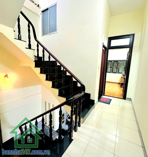 CHỈ 16,5 TỶ – SIÊU PHẨM MTKD GÒ DẦU – TRUNG TÂM TÂN PHÚ - 4 TẦNG – SỔ VUÔNG – HOÀN CÔNG ĐỦ – DÒNG TIỀN SẴN - 3 PN – 4 WC Diện tích: 4m x 19m – vuông vức, đẹp