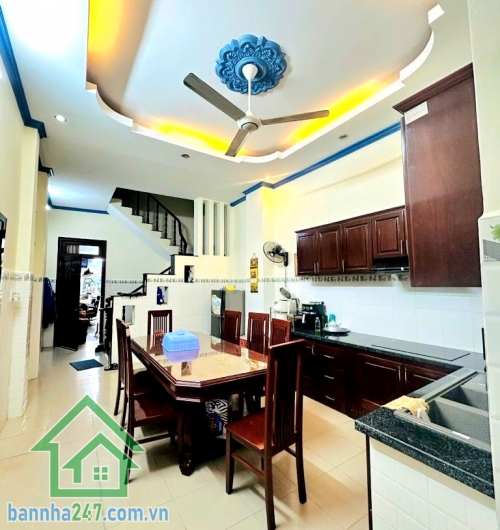 CHỈ 16,5 TỶ – SIÊU PHẨM MTKD GÒ DẦU – TRUNG TÂM TÂN PHÚ - 4 TẦNG – SỔ VUÔNG – HOÀN CÔNG ĐỦ – DÒNG TIỀN SẴN - 3 PN – 4 WC Diện tích: 4m x 19m – vuông vức, đẹp