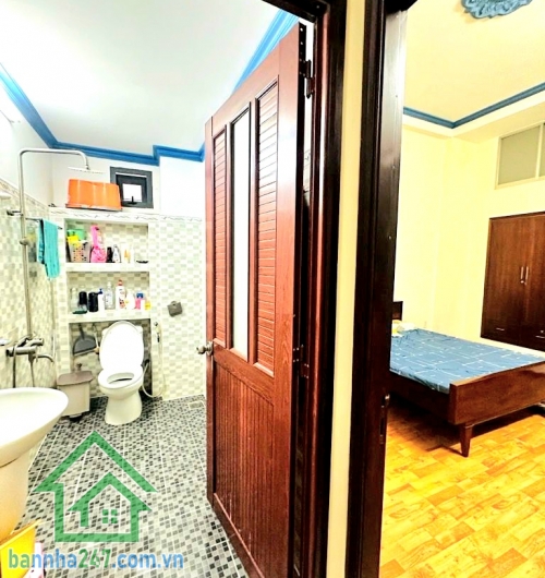CHỈ 16,5 TỶ – SIÊU PHẨM MTKD GÒ DẦU – TRUNG TÂM TÂN PHÚ - 4 TẦNG – SỔ VUÔNG – HOÀN CÔNG ĐỦ – DÒNG TIỀN SẴN - 3 PN – 4 WC Diện tích: 4m x 19m – vuông vức, đẹp