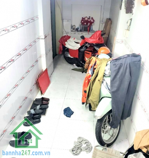 CHỈ 3,3 TỶ - SIÊU RẺ TÂN BÌNH – NHÀ 2 TẦNG – 2PN – DT 2×12M – TRUNG TÂM QUẬN * Kết cấu: 1 trệt 1 lầu, 2PN * Nhà nhỏ xinh – thoáng – vào ở ngay * Vị trí trung tâm Tân Bình, hẻm thông.