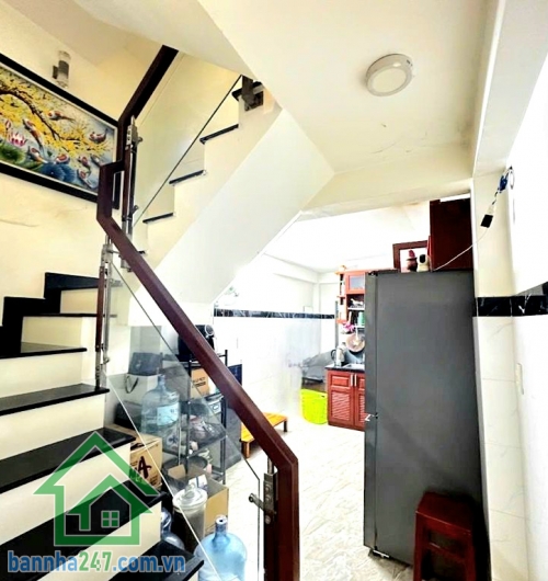 CHỈ 8,2 TỶ – NHÀ 3 TẦNG HXH 6M – P.7 TÂN BÌNH – NGAY CÁCH MẠNG THÁNG 8 - 42m² (3 x 14m) - 3 PN - 2 WC Vị trí đắc địa: Phường 7, Tân Bình – sát trục CMT8 Hẻm 6m