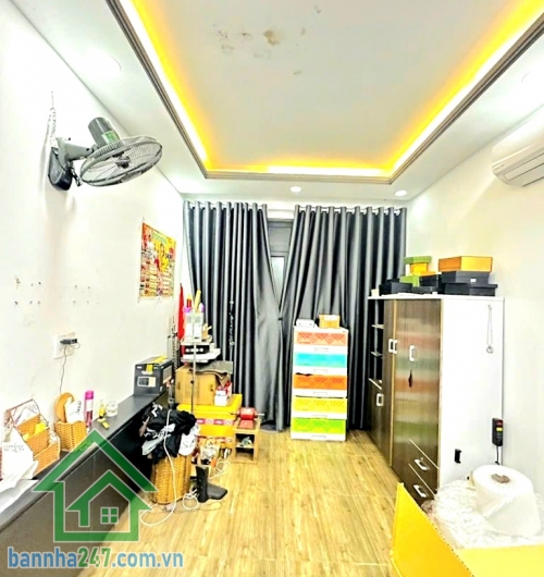CHỈ 8,2 TỶ – NHÀ 3 TẦNG HXH 6M – P.7 TÂN BÌNH – NGAY CÁCH MẠNG THÁNG 8 - 42m² (3 x 14m) - 3 PN - 2 WC Vị trí đắc địa: Phường 7, Tân Bình – sát trục CMT8 Hẻm 6m