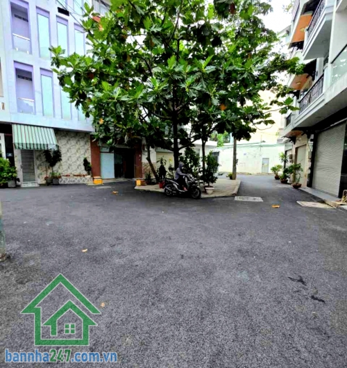 CHỈ 9,3 TỶ – GẦN NHÀ THỜ TÂN HƯƠNG TÂN PHÚ – HẺM 8M – Ô TÔ NGỦ TRONG NHÀ – DT: (4,5 x 12) 4 TẦNG BTCT - 5 PN - 5 WC - TẶNG FULL NỘI THẤT CAO CẤP