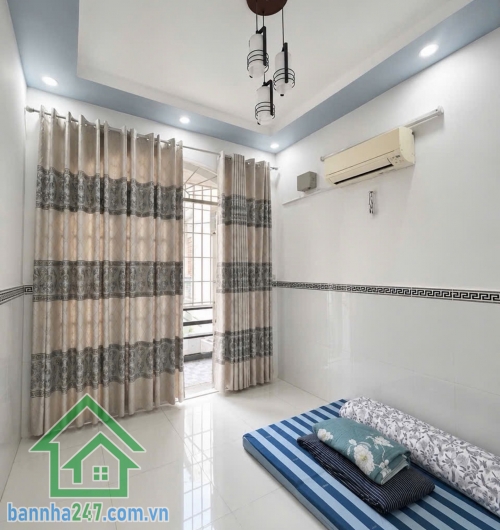 CHỈ 4,45 TỶ – HXH 4M THÔNG – KHU VIP TÂN PHÚ – 3PN – CÓ DÒNG TIỀN • Diện tích: 40m² • Kết cấu: 1 trệt – 1 lửng – 1 lầu • Công năng: 3 PN – 3 WC • Có sân để xe rộng rãi