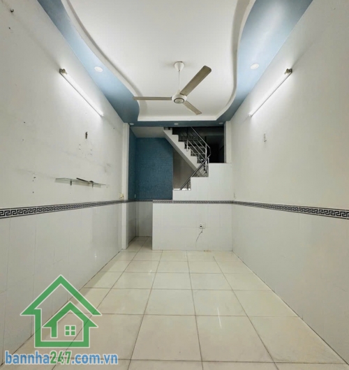 CHỈ 4,45 TỶ – HXH 4M THÔNG – KHU VIP TÂN PHÚ – 3PN – CÓ DÒNG TIỀN • Diện tích: 40m² • Kết cấu: 1 trệt – 1 lửng – 1 lầu • Công năng: 3 PN – 3 WC • Có sân để xe rộng rãi