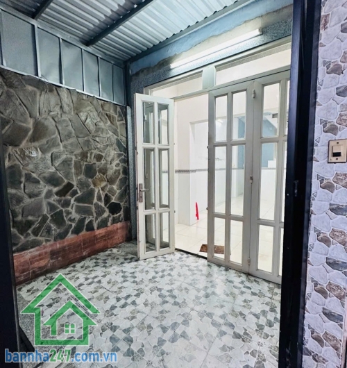 CHỈ 4,45 TỶ – HXH 4M THÔNG – KHU VIP TÂN PHÚ – 3PN – CÓ DÒNG TIỀN • Diện tích: 40m² • Kết cấu: 1 trệt – 1 lửng – 1 lầu • Công năng: 3 PN – 3 WC • Có sân để xe rộng rãi