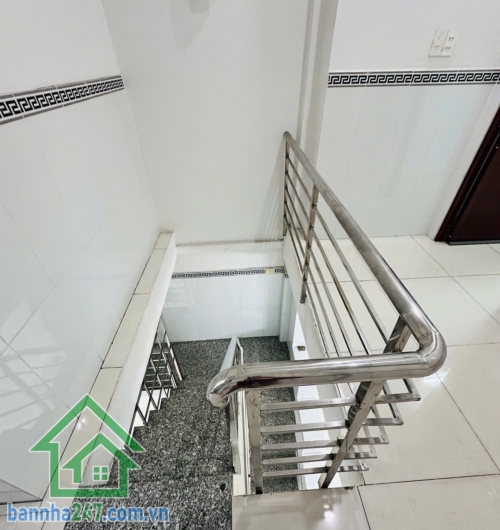 CHỈ 4,45 TỶ – HXH 4M THÔNG – KHU VIP TÂN PHÚ – 3PN – CÓ DÒNG TIỀN • Diện tích: 40m² • Kết cấu: 1 trệt – 1 lửng – 1 lầu • Công năng: 3 PN – 3 WC • Có sân để xe rộng rãi