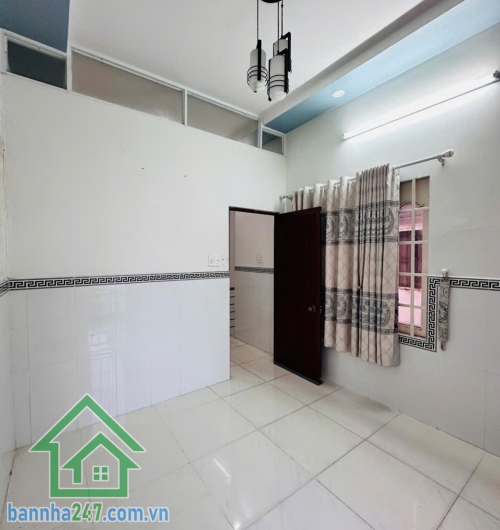 CHỈ 4,45 TỶ – HXH 4M THÔNG – KHU VIP TÂN PHÚ – 3PN – CÓ DÒNG TIỀN • Diện tích: 40m² • Kết cấu: 1 trệt – 1 lửng – 1 lầu • Công năng: 3 PN – 3 WC • Có sân để xe rộng rãi
