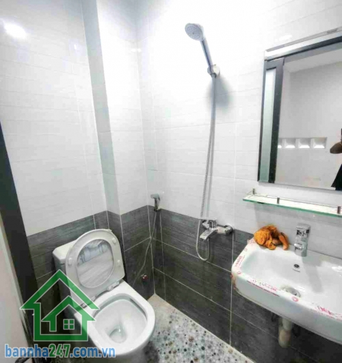CHỈ 3,2 TỶ – LẠC LONG QUÂN – GẦN BẢY HIỀN – NHÀ MỚI XÂY 3 TẦNG – 2PN – SỔ RIÊNG