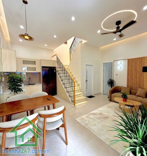 CHỈ 6,39 TỶ THƯƠNG LƯỢNG – NGANG HƠN 8M – NHÀ ĐẸP 2 TẦNG – TẶNG NỘI THẤT – XE HƠI ĐỖ CỬA – TRUNG TÂM TÂN BÌNH