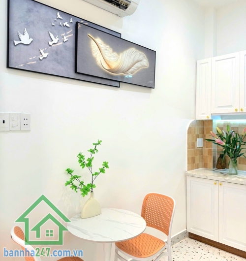 CHỈ 5,95 TỶ – HUỲNH VĂN BÁNH PHÚ NHUẬN – 5 TẦNG BTCT – 100M² – 3PN 4 WC – SÂN THƯỢNG VIEW ĐẸP