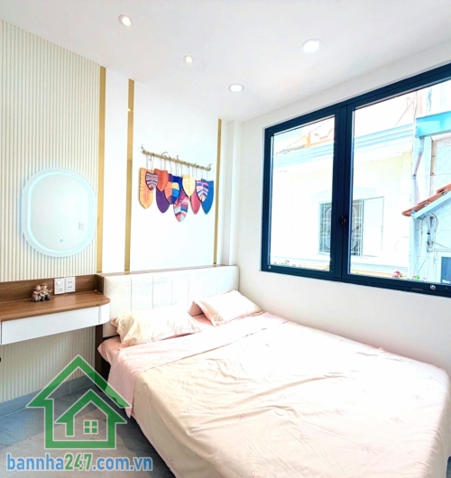 CHỈ 5,95 TỶ – HUỲNH VĂN BÁNH PHÚ NHUẬN – 5 TẦNG BTCT – 100M² – 3PN 4 WC – SÂN THƯỢNG VIEW ĐẸP