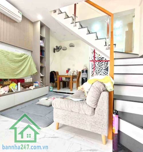 CHỈ 4,95 TỶ – HXH ĐỖ CỬA – NHÀ MỚI 2 TẦNG – GẦN 30M² – NỞ HẬU 4,4M – HOÀN CÔNG