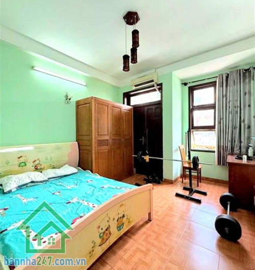 CHỈ 8,6 TỶ – NHÀ ĐẸP KHU VIP BÀU CÁT – TÂN BÌNH – HẺM NHỰA 5M Ô TÔ VÀO TẬN NHÀ - 4PN, 5WC * DT: 4x13m (51m²) – Kết cấu BTCT 4 tầng, gồm 4PN, 5WC, có phòng thờ, giếng trời, sân thượng trước sau thoáng mát.