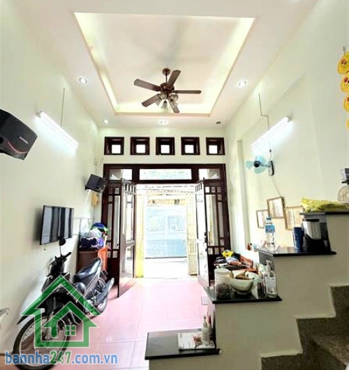 CHỈ 8,6 TỶ – NHÀ ĐẸP KHU VIP BÀU CÁT – TÂN BÌNH – HẺM NHỰA 5M Ô TÔ VÀO TẬN NHÀ - 4PN, 5WC * DT: 4x13m (51m²) – Kết cấu BTCT 4 tầng, gồm 4PN, 5WC, có phòng thờ, giếng trời, sân thượng trước sau thoáng mát.