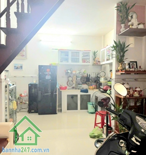 CHỈ 4,2 TỶ – HẺM 5M, CHỈ VÀI CĂN RA HẺM XE TẢI – LŨY BÁN BÍCH – GẦN ĐẦM SEN – 2 TẦNG BTCT – NHÀ MỚI Ở NGAY * DT: 37m² (4,6x9)m – thực tế 5x9m * Kết cấu: Trệt + Lầu