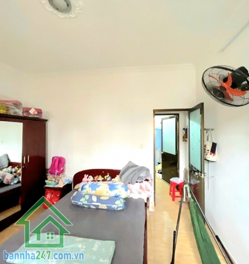CHỈ 4,2 TỶ – HẺM 5M, CHỈ VÀI CĂN RA HẺM XE TẢI – LŨY BÁN BÍCH – GẦN ĐẦM SEN – 2 TẦNG BTCT – NHÀ MỚI Ở NGAY * DT: 37m² (4,6x9)m – thực tế 5x9m * Kết cấu: Trệt + Lầu
