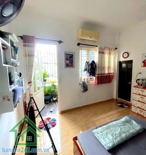 CHỈ 4,2 TỶ – HẺM 5M, CHỈ VÀI CĂN RA HẺM XE TẢI – LŨY BÁN BÍCH – GẦN ĐẦM SEN – 2 TẦNG BTCT – NHÀ MỚI Ở NGAY * DT: 37m² (4,6x9)m – thực tế 5x9m * Kết cấu: Trệt + Lầu