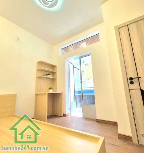 Nhỉnh 4 tỷ – nhà đẹp Đồng Đen, Tân Bình. Diện tích: 32m2 (4,2 x 7m, thực tế 4,2 x 8m có giếng trời 1m). Kết cấu: 1 trệt 1 lầu, 2 phòng ngủ, 2 WC. Nhà mới hoàn toàn.
