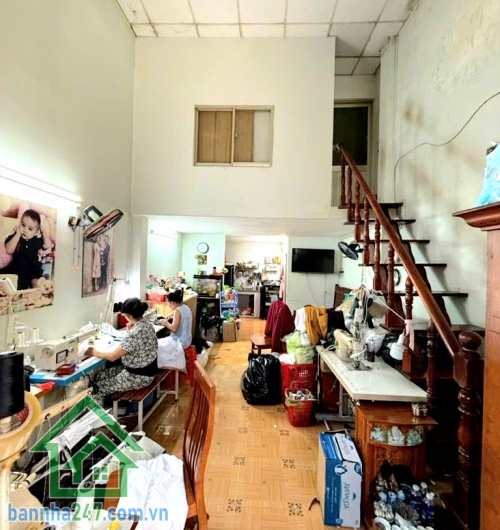 CHỈ 3,75 TỶ – HẺM 7M – NGAY CHỢ GÒ XOÀI - DT 40M² (4 x 10) – 2 TẦNG BTCT – 2PN – 2WC – NỞ HẬU Diện tích: 4m x 10m (nở hậu nhẹ), chuẩn phong thuỷ. Kết cấu: 1 trệt 1 lầu