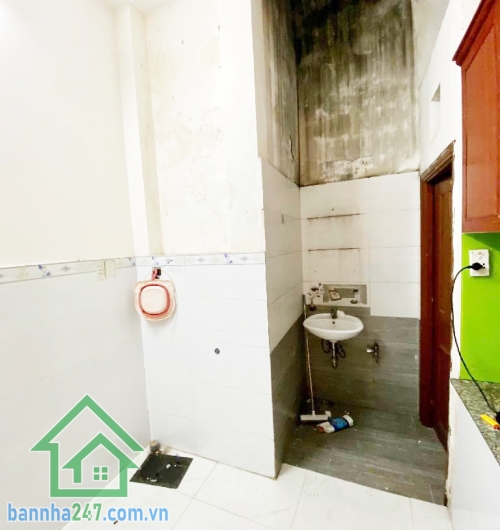 Chỉ 4.85 tỷ có ngay nhà 3 tầng BTCT tại trung tâm Phường Tân Sơn Nhì, Tân Phú. DT: 47.8m2 (4x12m)  - 3 TẦNG - 3PN - 3WC Diện tích 47.8m2 (4x12m), kết cấu 1 trệt 1 trệt, 1 lầu, 1 sân thượng, 3 PN, 3 WC