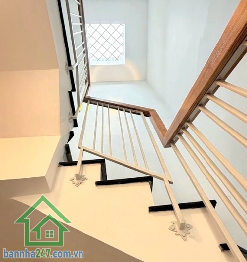 CHỈ 3,95 TỶ – NHÀ ĐẸP 2 TẦNG MỚI 100% - DTSD: 50M² – TÂN BÌNH – FULL NỘI THẤT Diện tích: 25m² Kết cấu: 1 trệt 1 lầu – nhà xây chắc chắn * Nhà mới 100%, mua là vào ở ngay