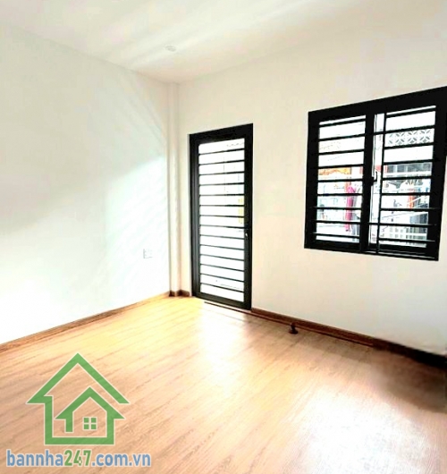 CHỈ 5,2 TỶ – SIÊU PHẨM TÂN PHÚ – HẺM XE TẢI ĐẬU NGAY NHÀ – NGANG 4M VUÔNG VỨC – NHÀ ĐẸP Ở NGAY Trung tâm Quận Tân Phú – gần Công viên nước Đầm Sen Diện tích: 34m² – ngang 4m vuông vức, rất thoáng. Kết cấu: 1 trệt + 1 lầu (2 tầng) 2 PN – 2 WC