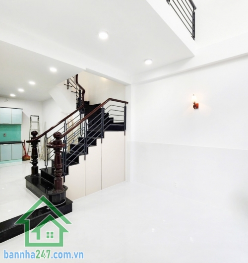 CHỈ 6,38 TỶ - SIÊU PHẨM TÂN PHÚ – NHÀ 5 TẦNG HXH TÂN SƠN NHÌ – SHR CÔNG CHỨNG NGAY Diện tích: 37m2, DTSD: 185m2. ngang đẹp. (4.2 X 9)m  Kết cấu: 5 tầng BTCT  kiên cố, gồm 5PN, 4WC, tối ưu công năng.