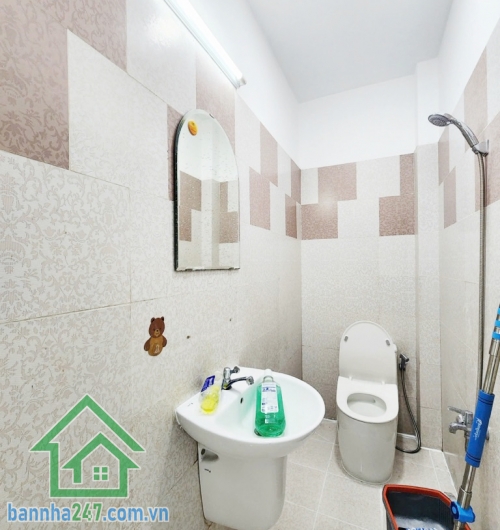 CHỈ 6,38 TỶ - SIÊU PHẨM TÂN PHÚ – NHÀ 5 TẦNG HXH TÂN SƠN NHÌ – SHR CÔNG CHỨNG NGAY Diện tích: 37m2, DTSD: 185m2. ngang đẹp. (4.2 X 9)m  Kết cấu: 5 tầng BTCT  kiên cố, gồm 5PN, 4WC, tối ưu công năng.