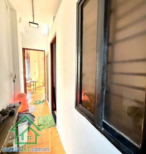CHỈ 11,8 TỶ – LÔ GÓC 2 MTKD – ĐƯỜNG RỘNG 12M CÓ LỀ – NGAY BÀU CÁT, ĐỒNG ĐEN – DÒNG TIỀN 35TR/THÁNG – 5 TẦNG BTCT! DT: 4 x 10m, nở hậu 4.2m Kết cấu: 1 trệt, 1 lửng, 2 lầu, sân thượng – gồm 4PN, 4WC - Đường nhựa 12m có lề, xe hơi đậu thoải mái – kinh doanh 