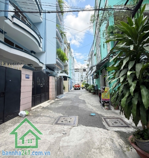 Chỉ 8.1 TỶ - CĂN GÓC 3 MẶT TIỀN – HẺM Ô TÔ – TÂN BÌNH - GIÁP QUẬN 10. Diện tích thực tế 76m², công nhận 46m² – nở hậu 5.1m. Nhà 1 trệt 2 lầu + sân thượng