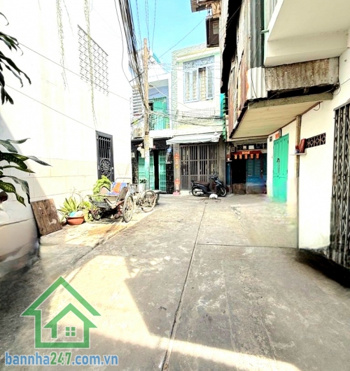 CHỈ 2,2 TỶ (TL) – TRUNG TÂM QUẬN 11 – NHÀ MỚI 3 TẦNG – DTSD: 33M² - 2PN – 3WC – SỔ 2025 – Ở NGAY * Kết cấu: 1 trệt 2 lầu, 2 phòng ngủ – 3 WC, nhà mới 100%